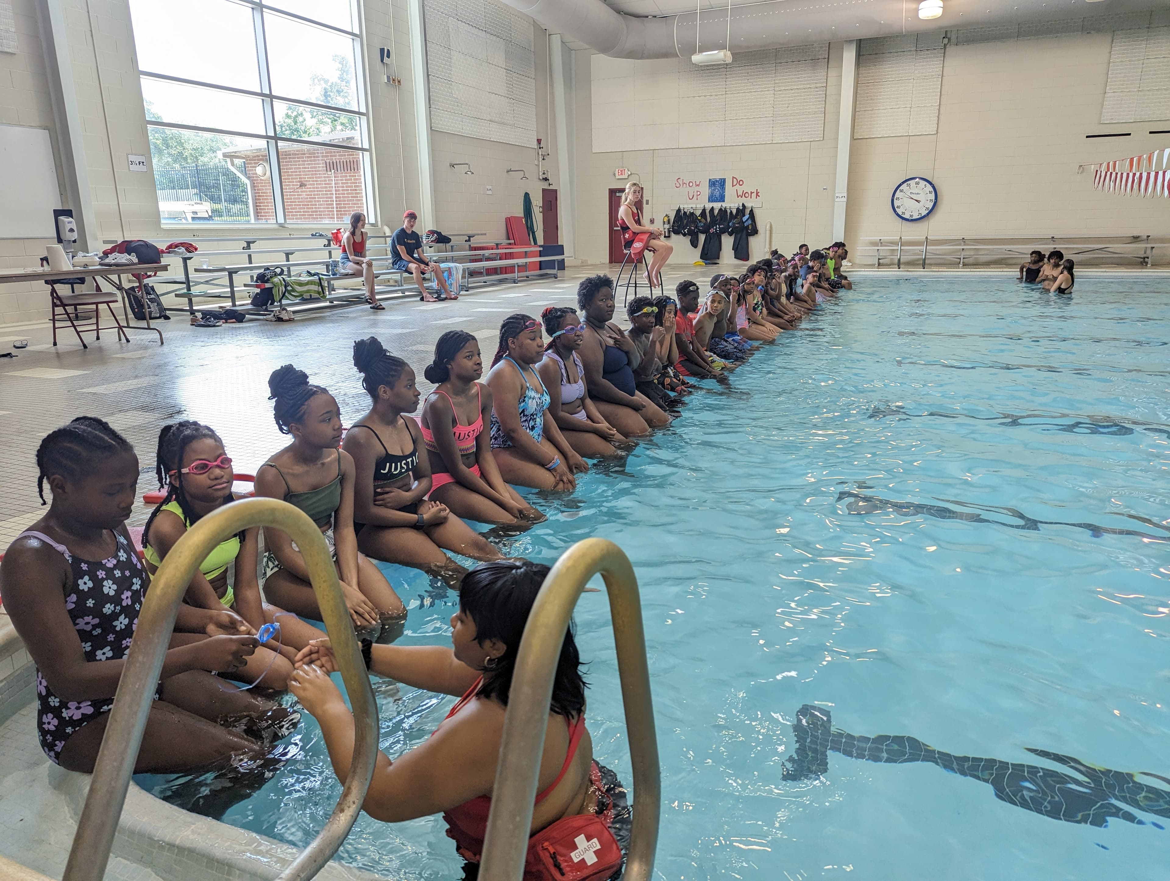 Horizons Atlanta scholars at swimming lesson